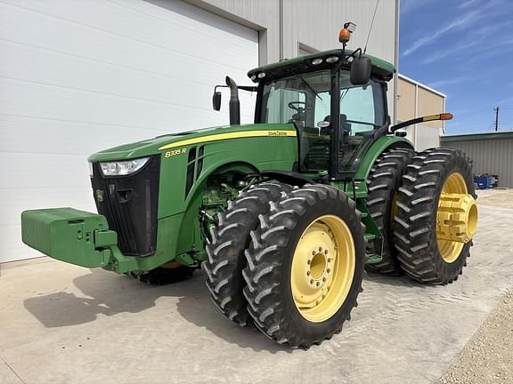 Image of John Deere 8335R equipment image 3