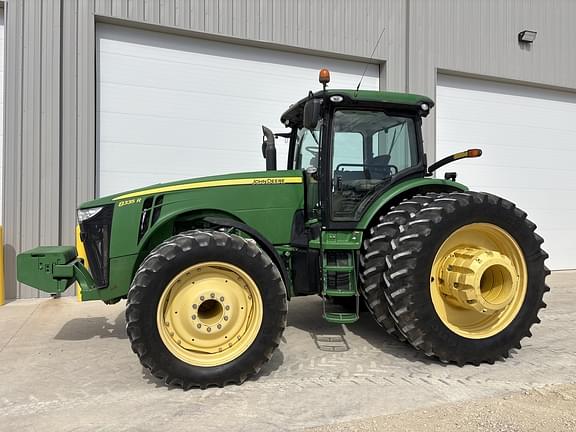 Image of John Deere 8335R equipment image 1