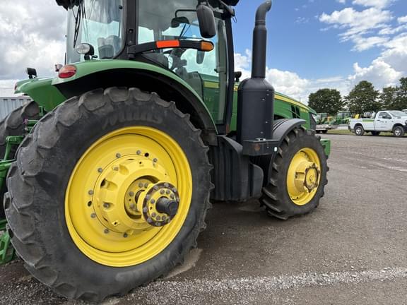 Image of John Deere 8335R Image 1