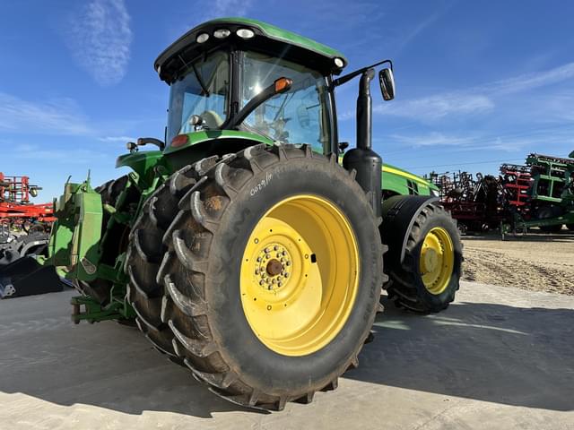 Image of John Deere 8335R equipment image 1