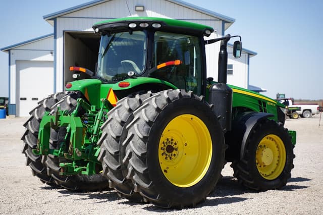 Image of John Deere 8335R equipment image 4
