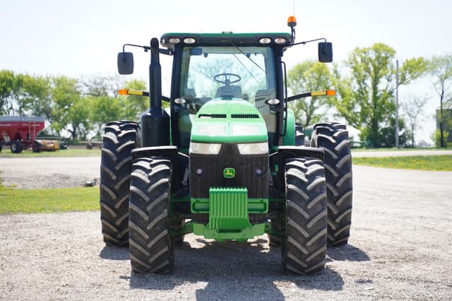 Image of John Deere 8335R equipment image 1