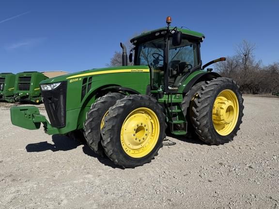 Image of John Deere 8335R equipment image 1