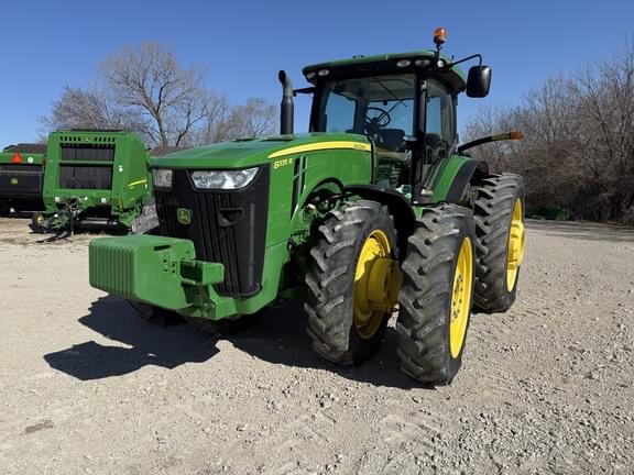 Image of John Deere 8335R equipment image 2