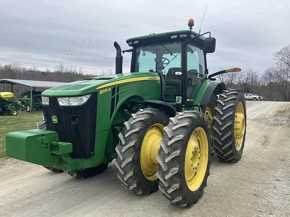 Image of John Deere 8335R equipment image 2