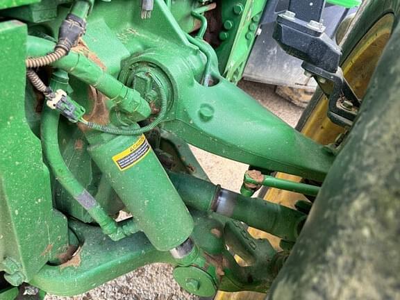 Image of John Deere 8335R equipment image 4