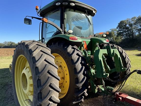 Image of John Deere 8335R equipment image 2