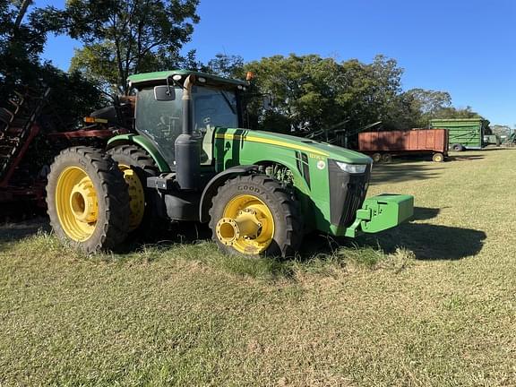 Image of John Deere 8335R equipment image 1