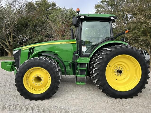 Image of John Deere 8335R equipment image 2