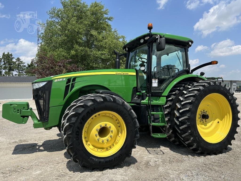 2013 John Deere 8335R Equipment Image0