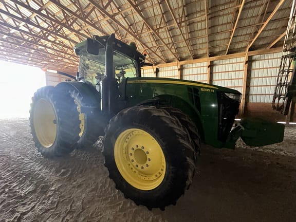 2013 John Deere 8335R Equipment Image0
