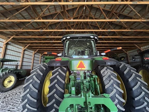 Image of John Deere 8335R equipment image 2