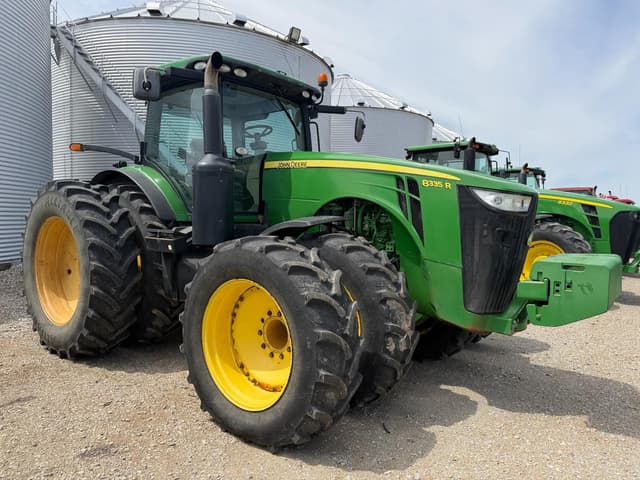 Image of John Deere 8335R equipment image 1
