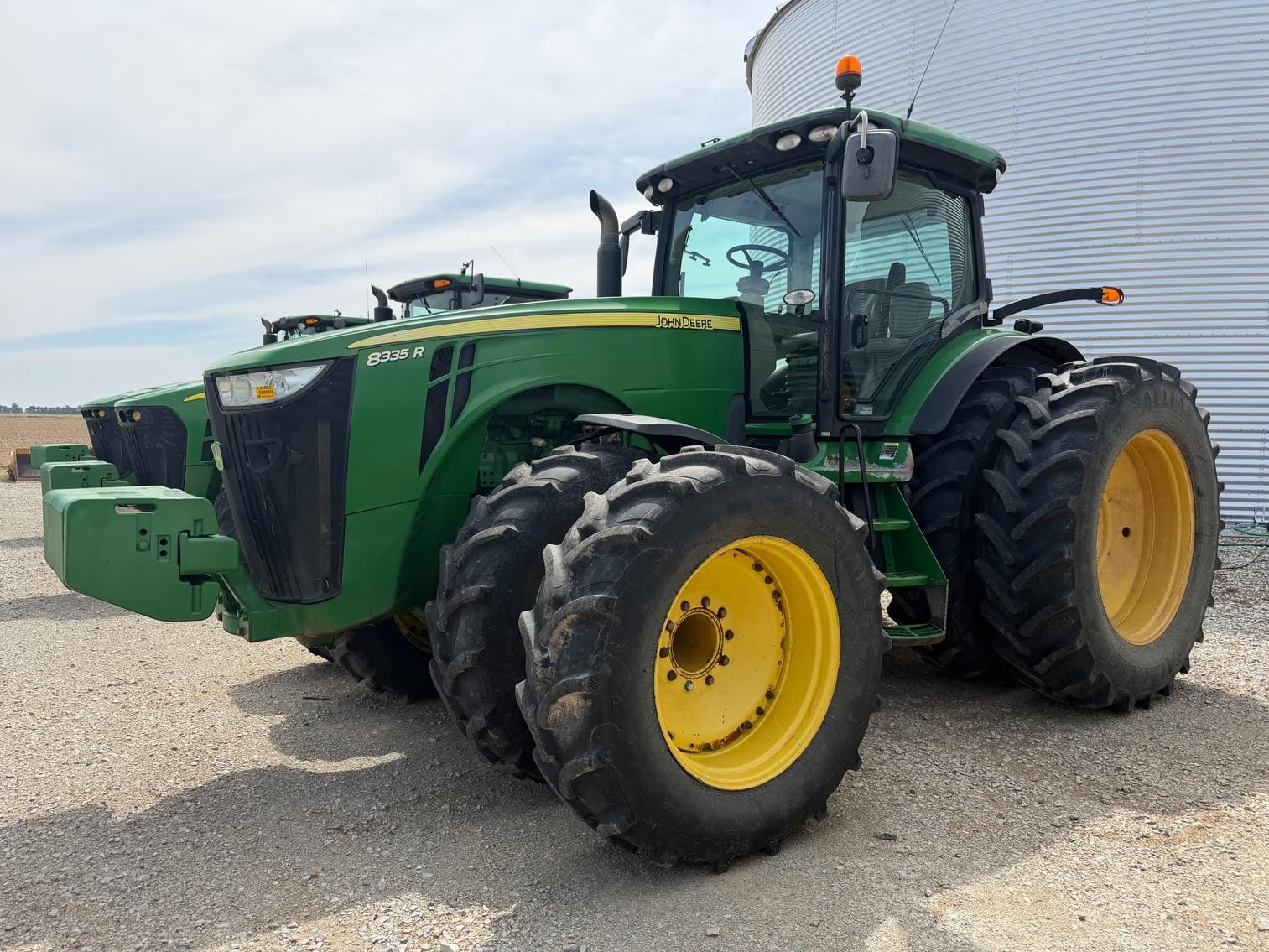 2013 John Deere 8335R Equipment Image0