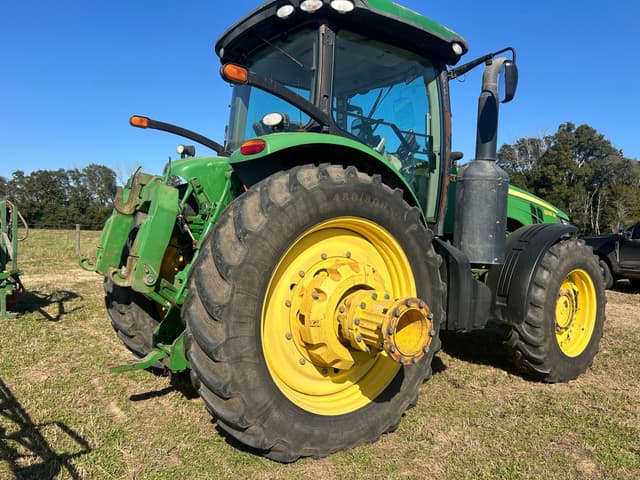 Image of John Deere 8335R equipment image 2