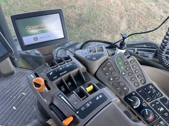 Image of John Deere 8335RT equipment image 2