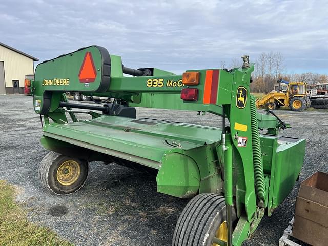 Image of John Deere 835 equipment image 3