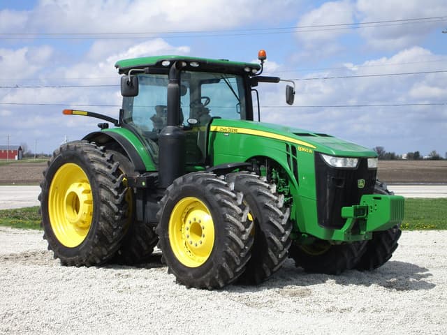 Image of John Deere 8360R equipment image 1