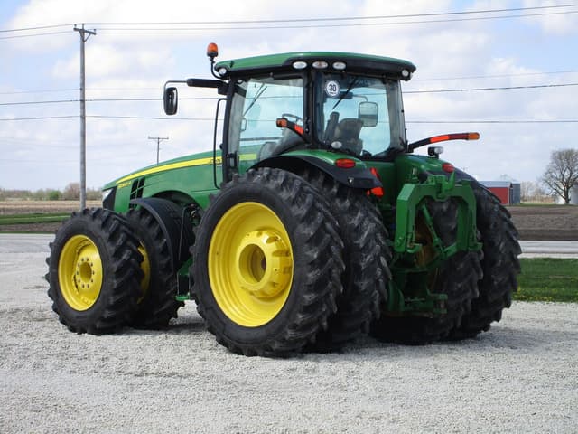 Image of John Deere 8360R equipment image 4