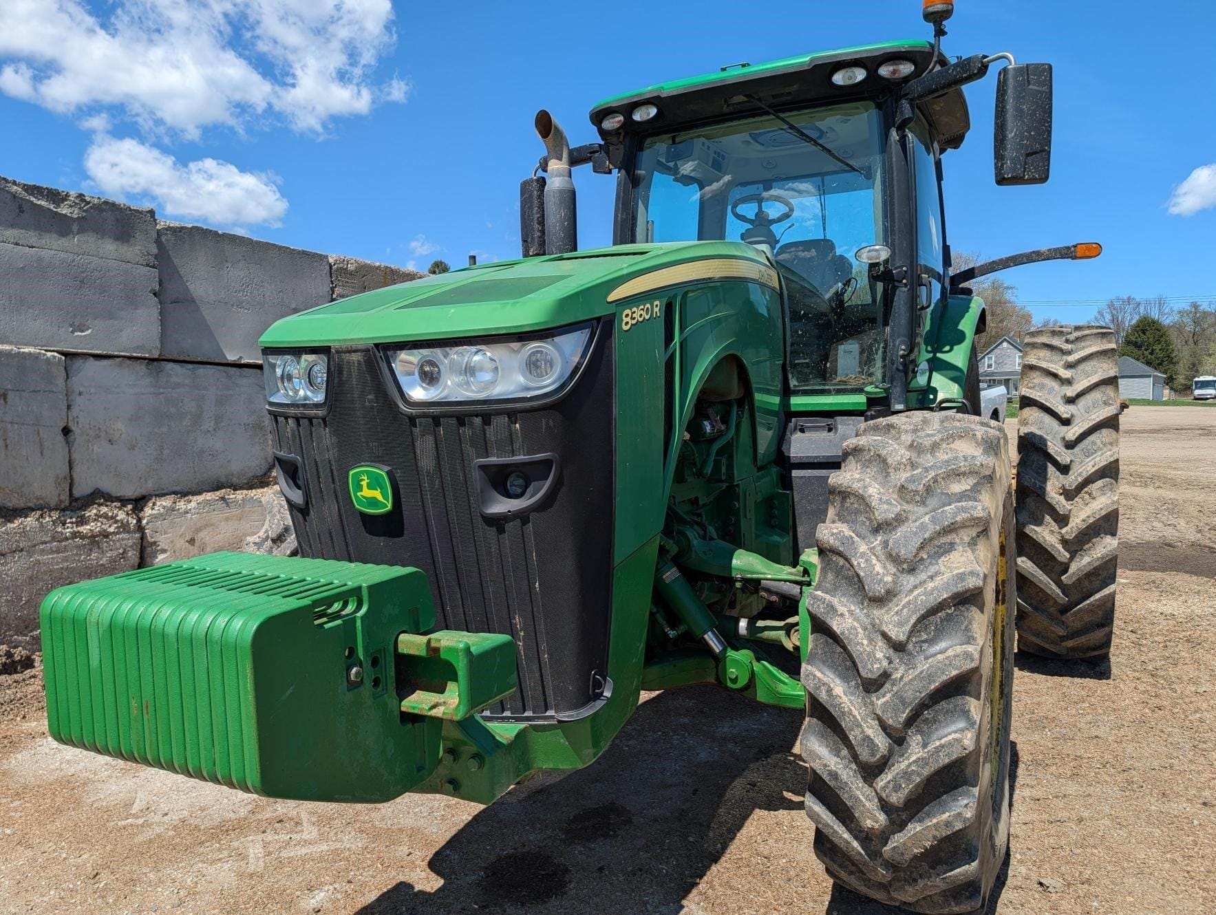 2013 John Deere 8360R Equipment Image0