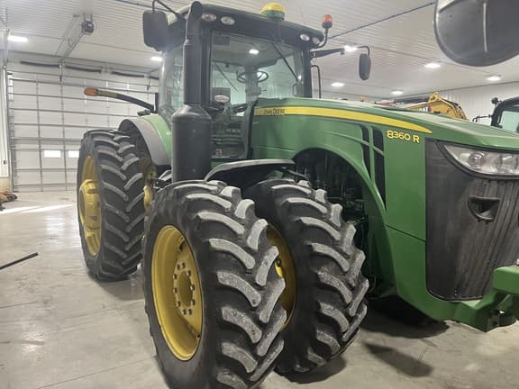 Image of John Deere 8360R equipment image 1