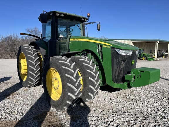 Image of John Deere 8360R equipment image 2