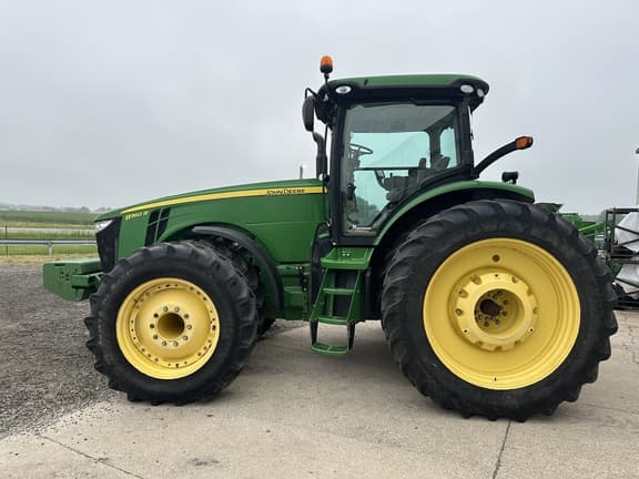 Image of John Deere 8360R equipment image 2