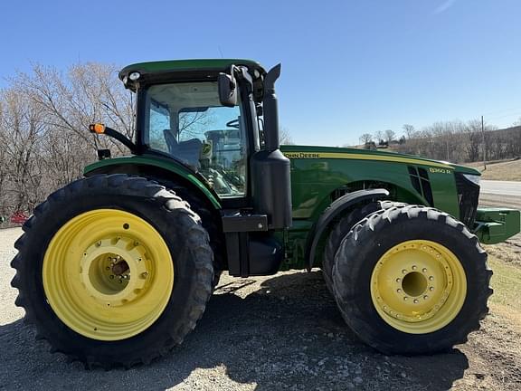 Image of John Deere 8360R equipment image 1