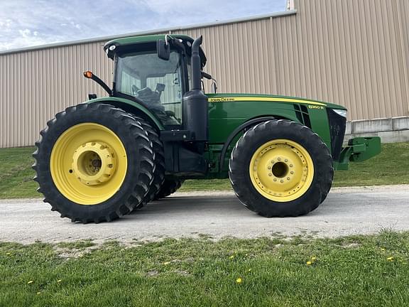 Image of John Deere 8360R equipment image 2