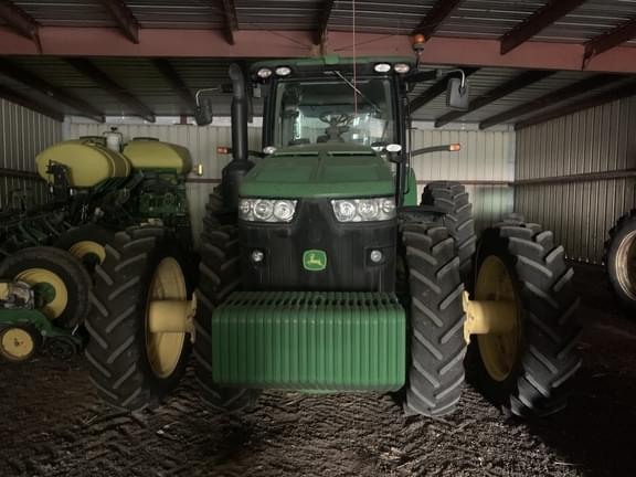 Image of John Deere 8360R equipment image 2