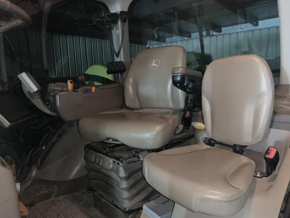 Image of John Deere 8360R equipment image 4