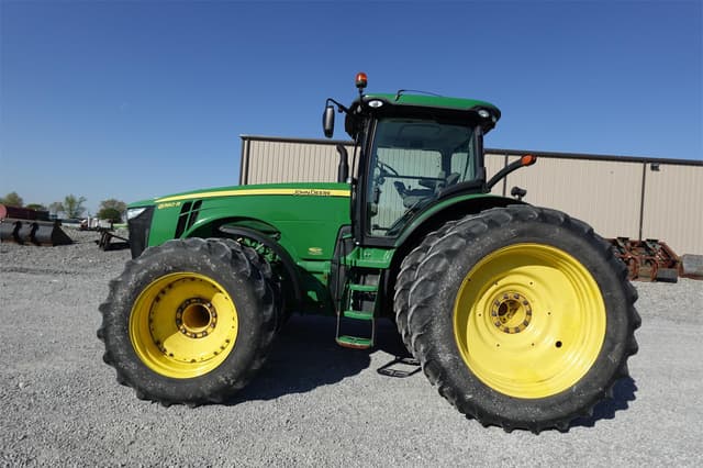 Image of John Deere 8360R equipment image 2