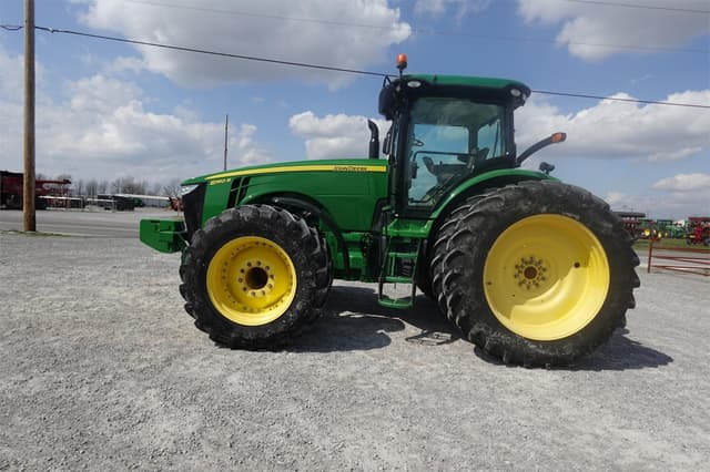 Image of John Deere 8360R equipment image 3
