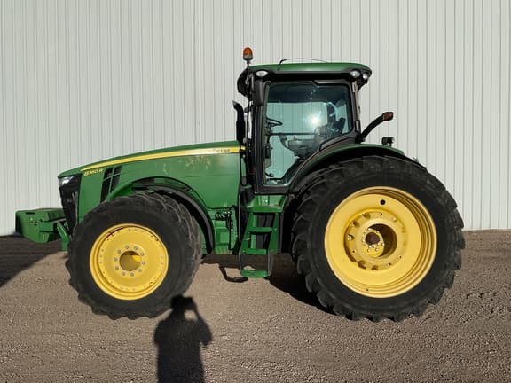 Image of John Deere 8360R equipment image 2