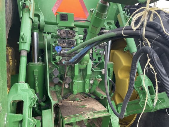 Image of John Deere 8360R equipment image 4