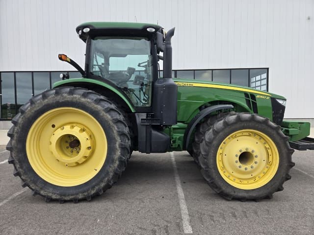 Image of John Deere 8360R equipment image 4