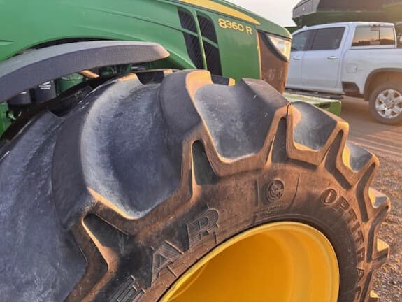 Image of John Deere 8360R equipment image 3
