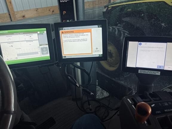 Image of John Deere 8360R equipment image 2