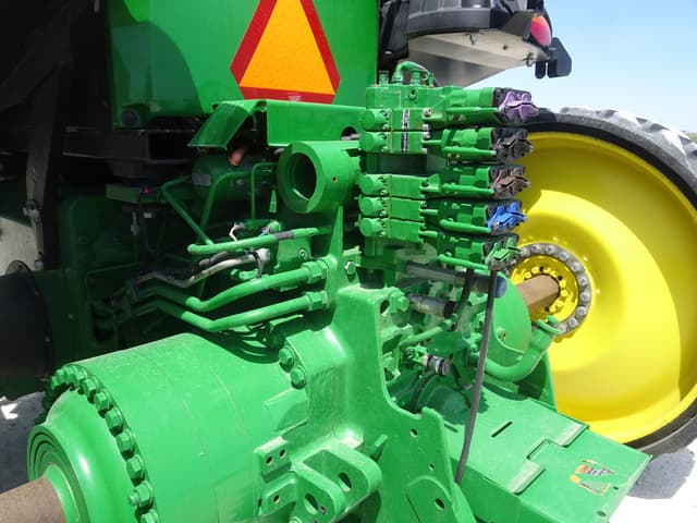 Image of John Deere 8360RT equipment image 4
