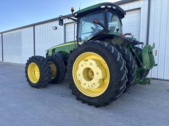 Image of John Deere 8370R equipment image 2