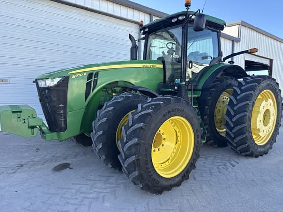 Image of John Deere 8370R equipment image 1