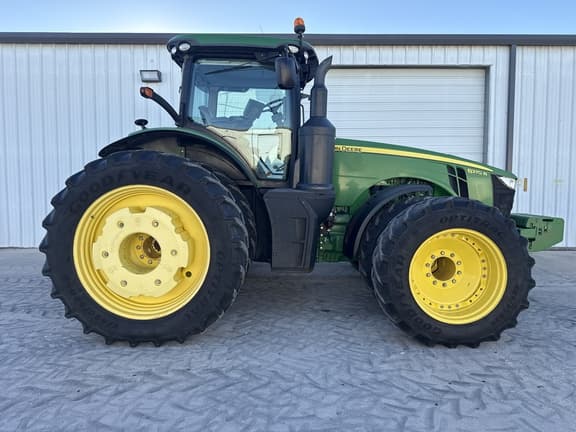 Image of John Deere 8370R equipment image 3