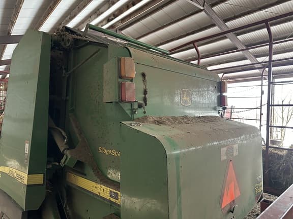 Image of John Deere 854 equipment image 2