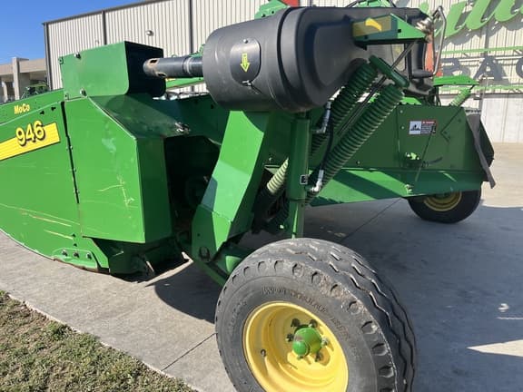 Image of John Deere 946 equipment image 4
