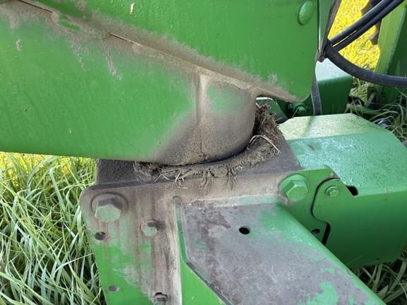 Image of John Deere 946 equipment image 4