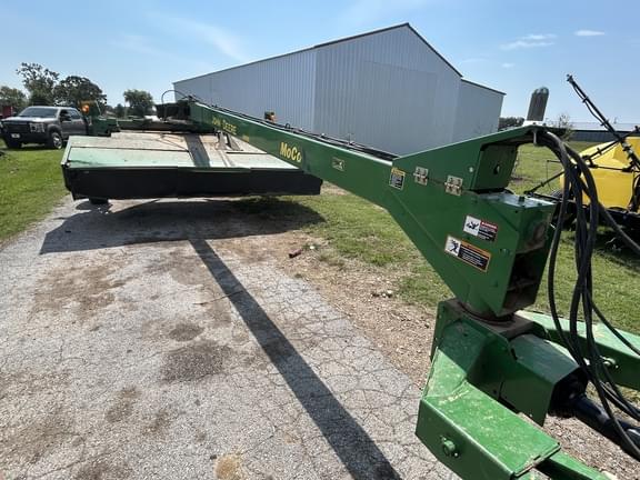 Image of John Deere 946 equipment image 4