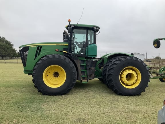 2013 John Deere 9460R Equipment Image0
