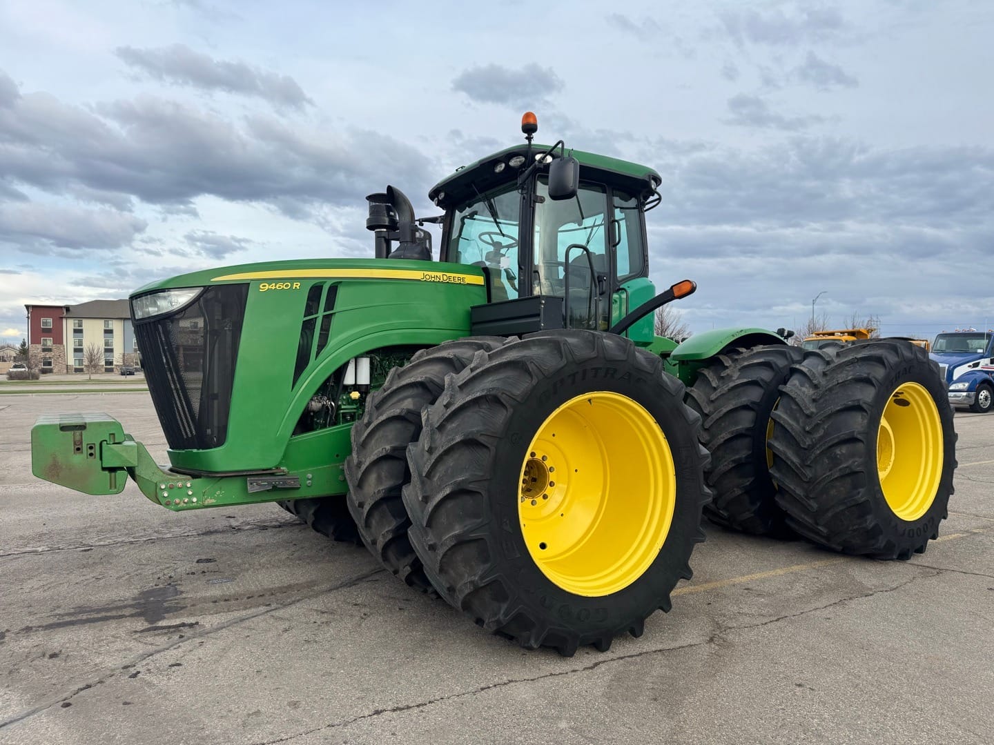 2013 John Deere 9460R Equipment Image0