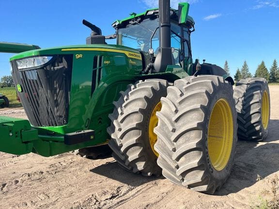 2013 John Deere 9460R Equipment Image0