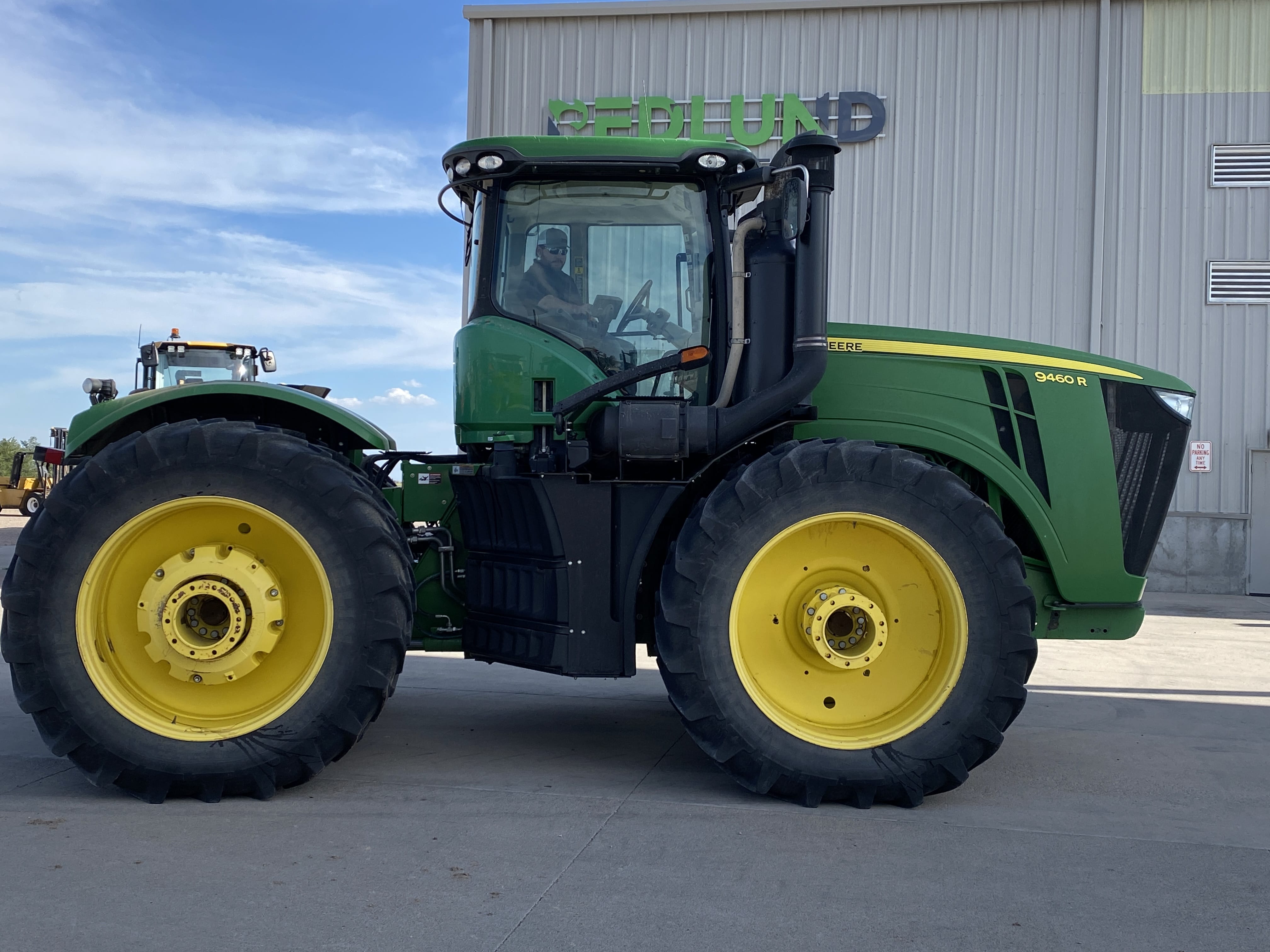 2013 John Deere 9460R Equipment Image0